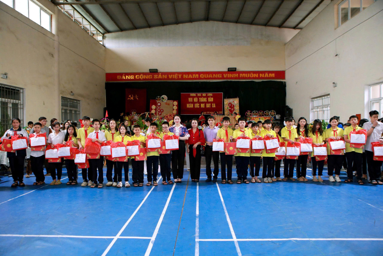 VUI HỘI TRĂNG RẰM – NGÀN ƯỚC MƠ BAY XA