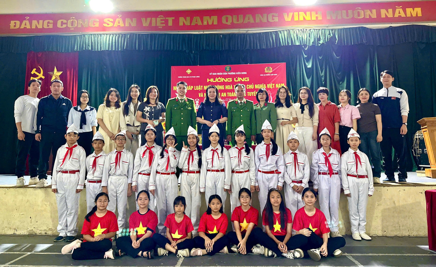 HƯỞNG ỨNG NGÀY PHÁP LUẬT NƯỚC CHXHCN VIỆT NAM VÀ NGÀY HỘI “AN TOÀN TRỰC TUYẾN – KHÔNG MỘT MÌNH”